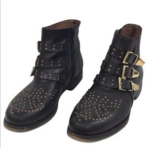 💕🙌🏼HP🙌🏼💕 8 black leather ankle boot gold